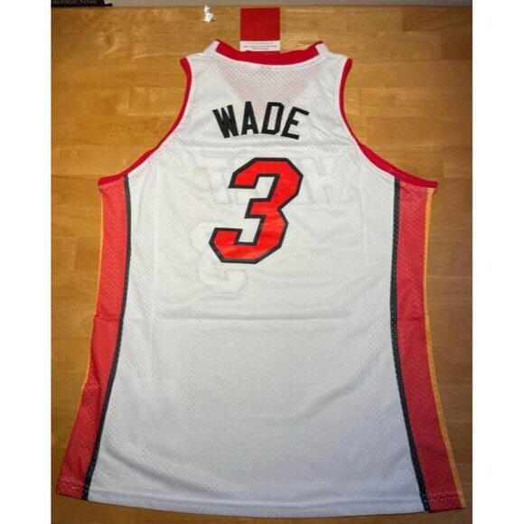 NBA 2005-06 Miami Heat Dwyane Wade #3 Sewn Jersey Large White Mitchell & Ness - Picture 2 of 2